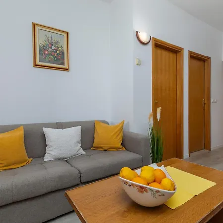 Apartamento With Parking Space Duce, Omis - 2778 *